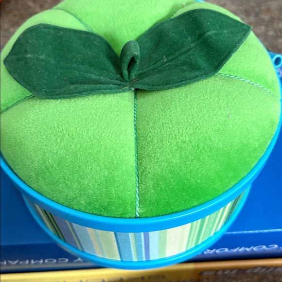 Retro Vintage Sewing Basket Pincushion - Picture 2 of 7